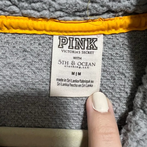 Pink University of‎ Iowa Fleece 1/4 Zip Size Medium - Picture 6 of 6